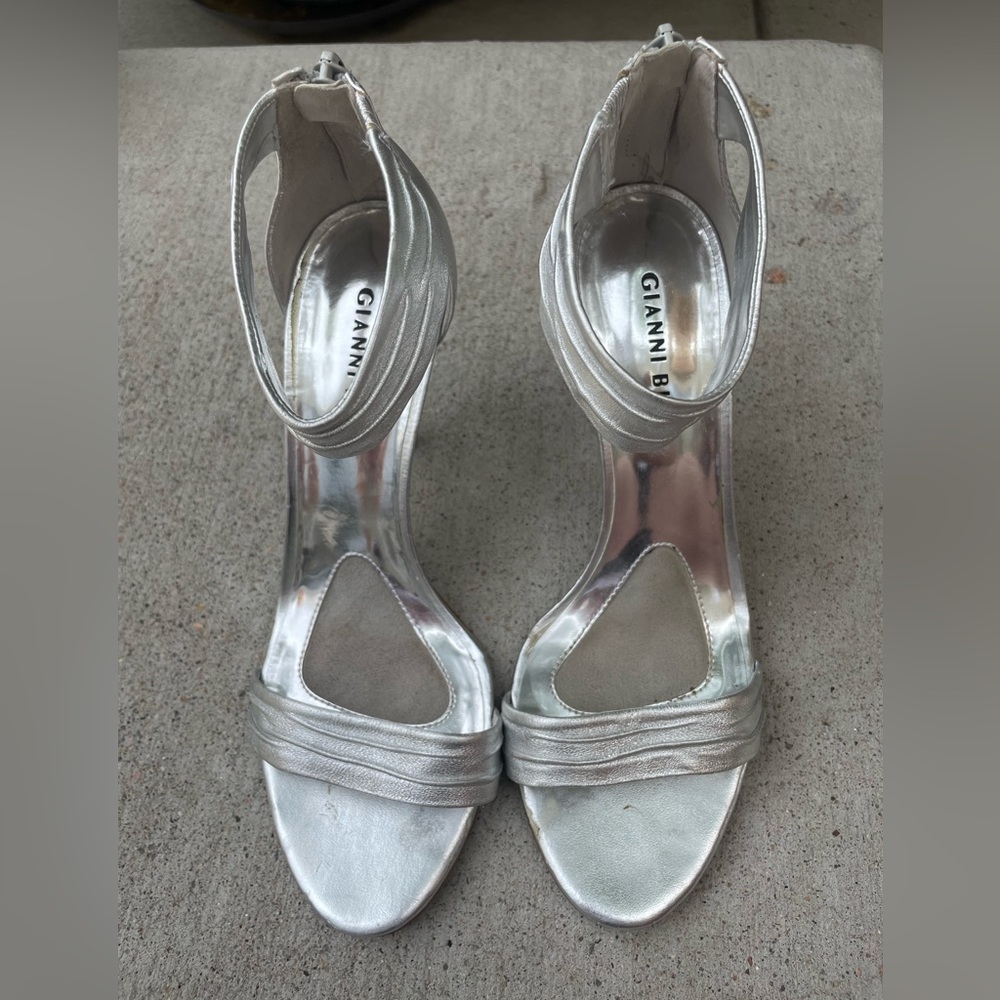 Gianni Bini leather silver platform women sandals size 7.5